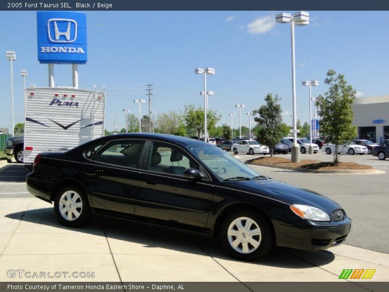 Black / Beige 2005 Ford Taurus SEL