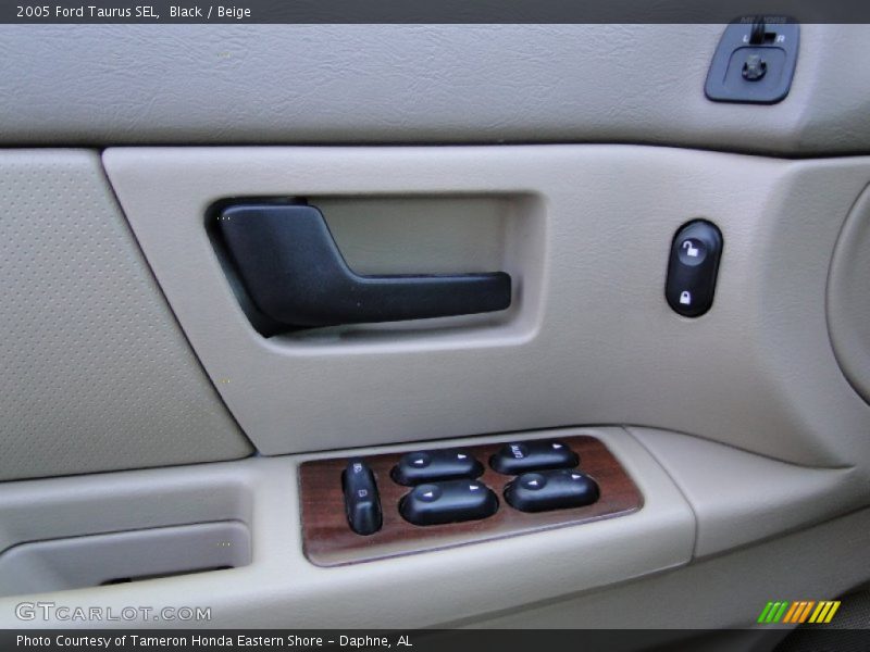 Black / Beige 2005 Ford Taurus SEL