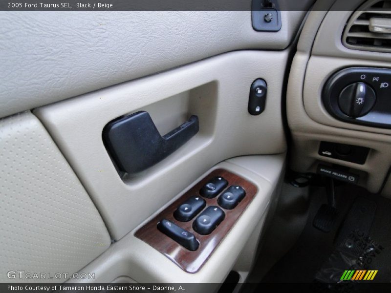 Black / Beige 2005 Ford Taurus SEL