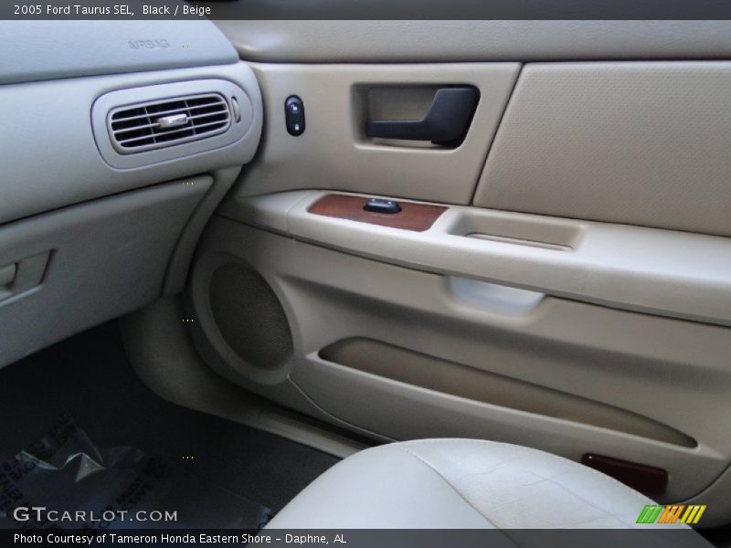 Black / Beige 2005 Ford Taurus SEL