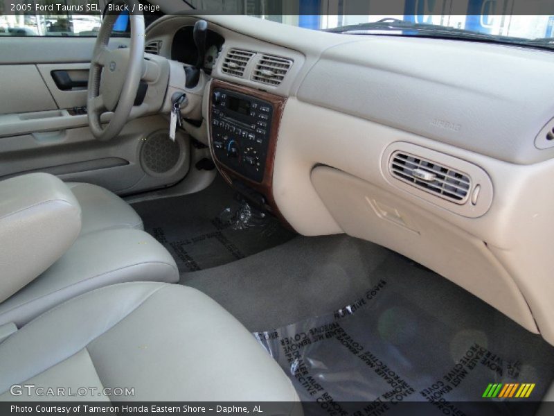 Black / Beige 2005 Ford Taurus SEL