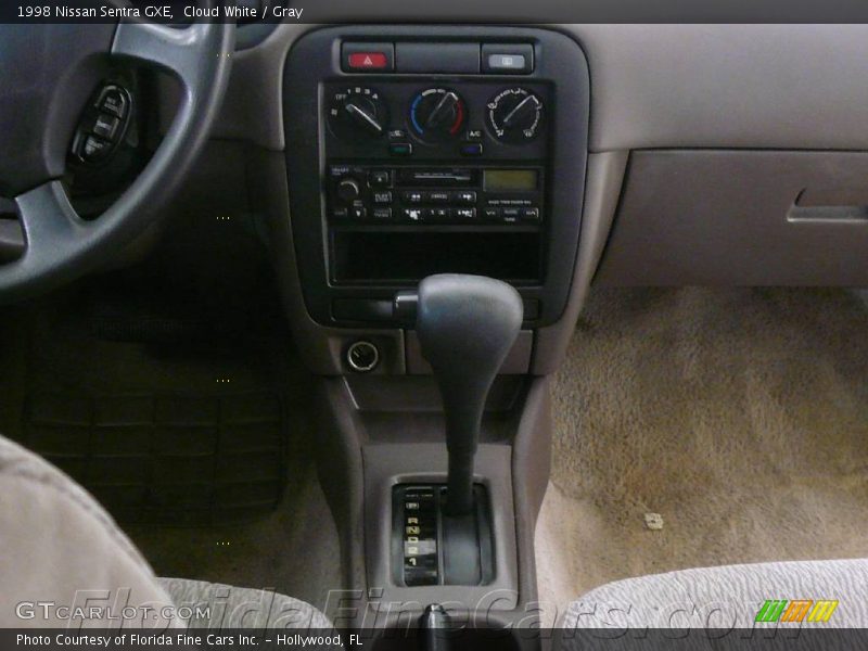Cloud White / Gray 1998 Nissan Sentra GXE