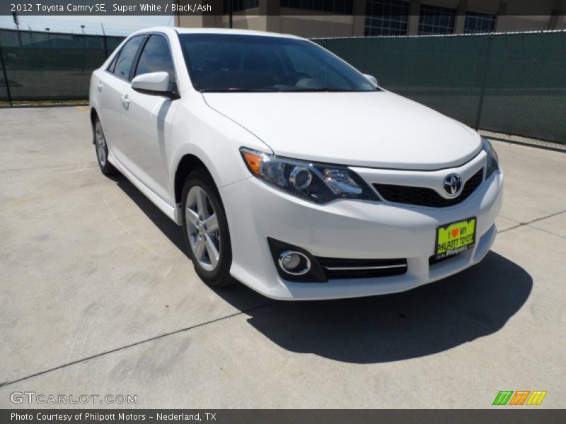 Super White / Black/Ash 2012 Toyota Camry SE