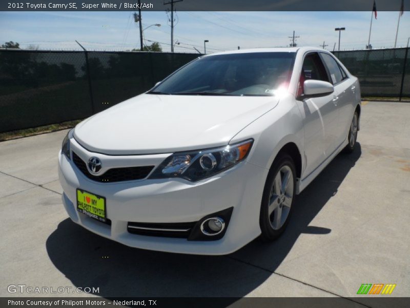 Super White / Black/Ash 2012 Toyota Camry SE