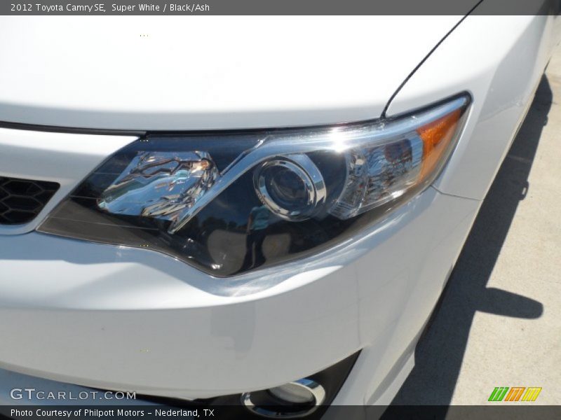 Super White / Black/Ash 2012 Toyota Camry SE