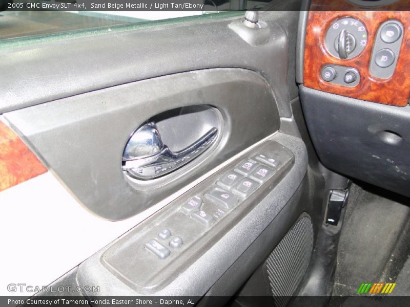 Sand Beige Metallic / Light Tan/Ebony 2005 GMC Envoy SLT 4x4