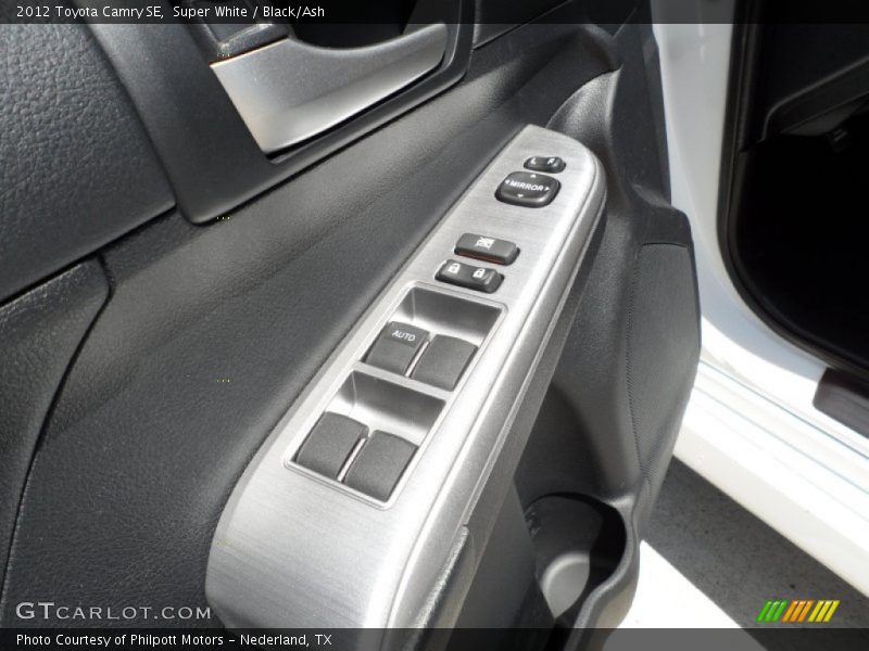 Super White / Black/Ash 2012 Toyota Camry SE