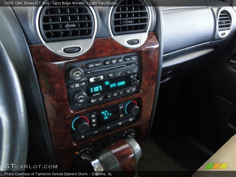 Sand Beige Metallic / Light Tan/Ebony 2005 GMC Envoy SLT 4x4