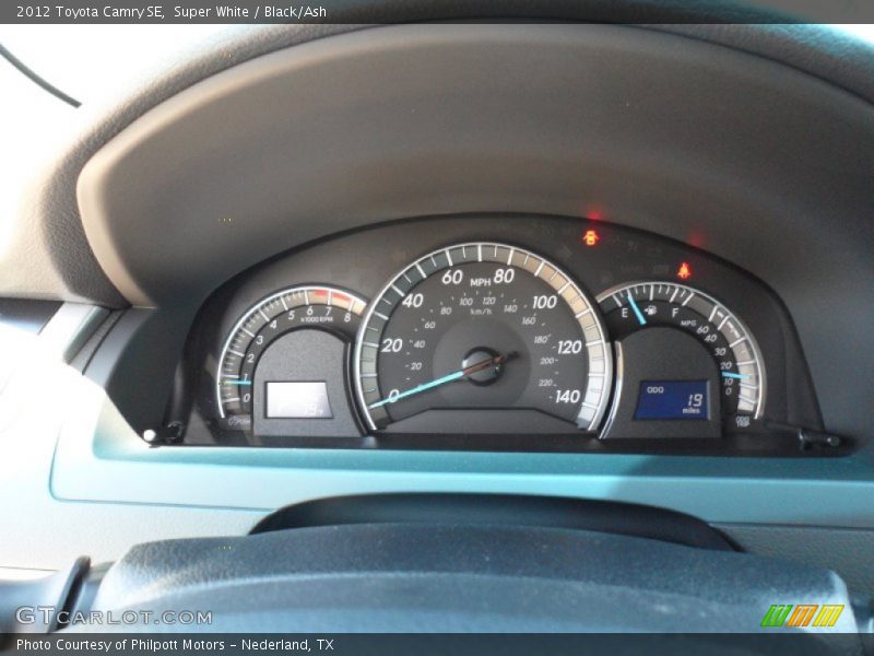 Super White / Black/Ash 2012 Toyota Camry SE
