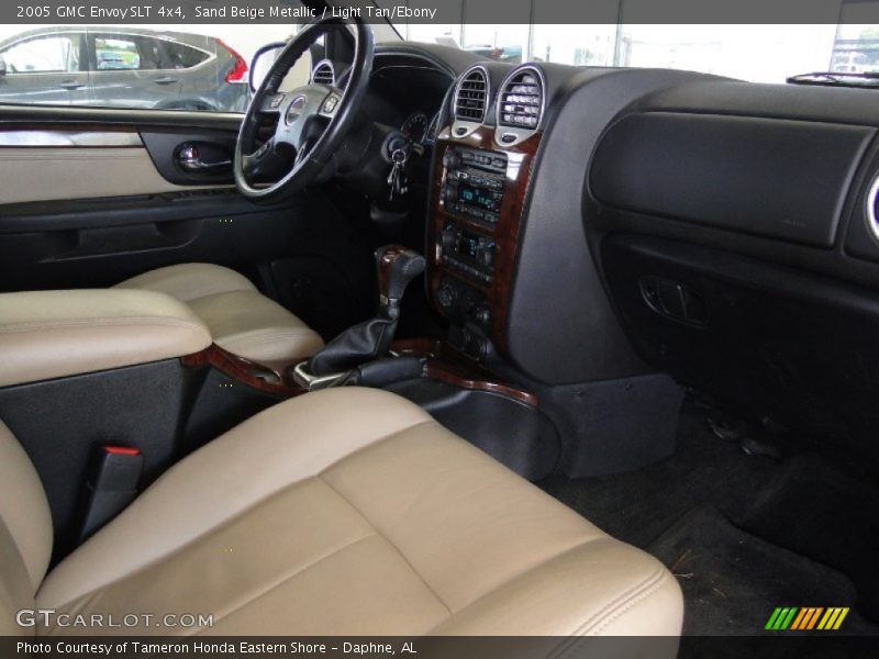 Sand Beige Metallic / Light Tan/Ebony 2005 GMC Envoy SLT 4x4