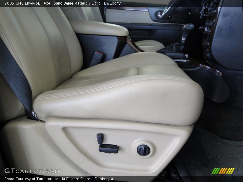 Sand Beige Metallic / Light Tan/Ebony 2005 GMC Envoy SLT 4x4