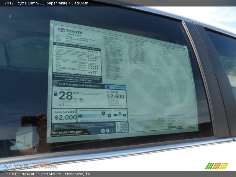 Super White / Black/Ash 2012 Toyota Camry SE
