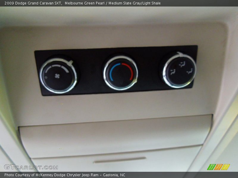 Melbourne Green Pearl / Medium Slate Gray/Light Shale 2009 Dodge Grand Caravan SXT