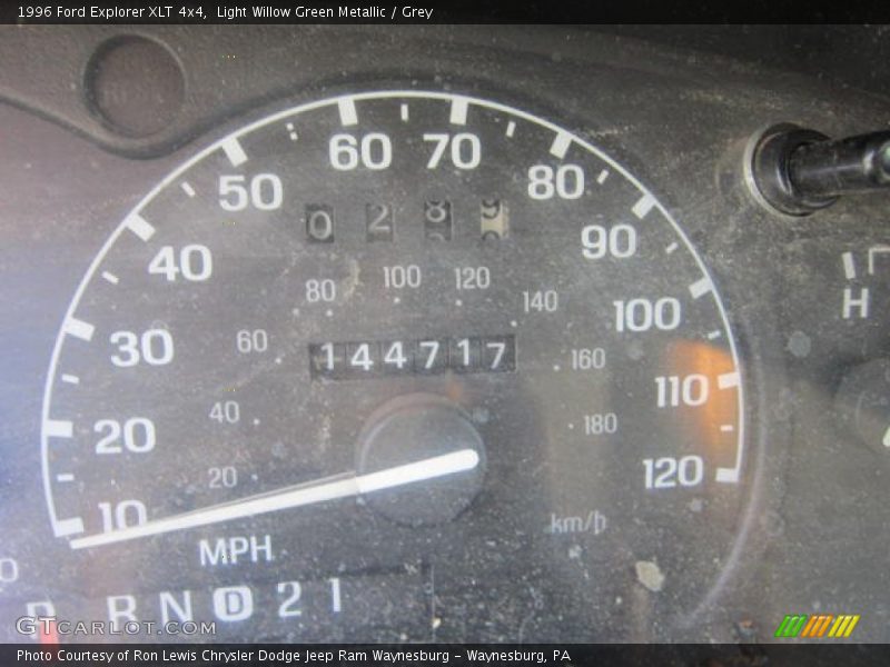 Light Willow Green Metallic / Grey 1996 Ford Explorer XLT 4x4