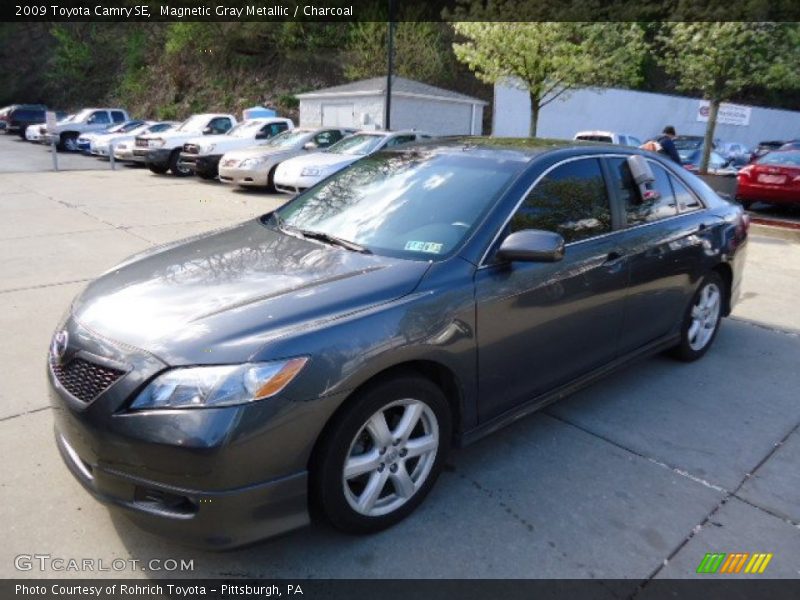 Magnetic Gray Metallic / Charcoal 2009 Toyota Camry SE