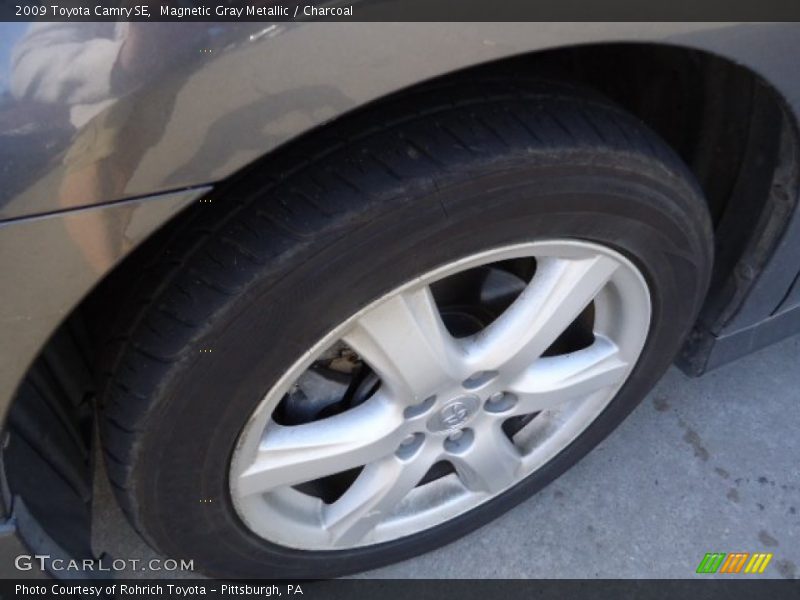 Magnetic Gray Metallic / Charcoal 2009 Toyota Camry SE