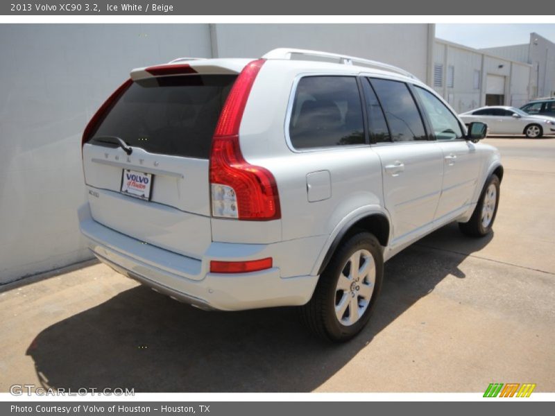 Ice White / Beige 2013 Volvo XC90 3.2