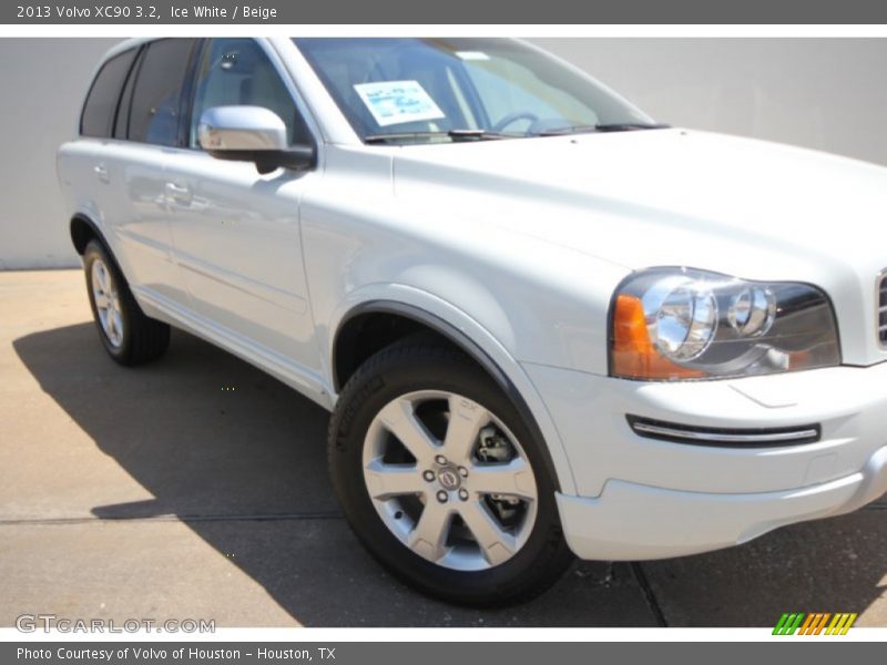 Ice White / Beige 2013 Volvo XC90 3.2