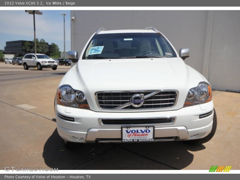 Ice White / Beige 2013 Volvo XC90 3.2