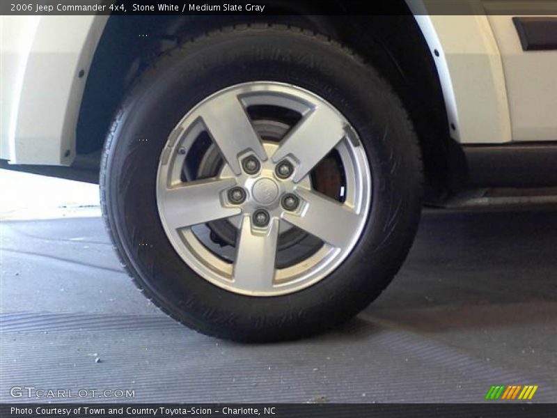 Stone White / Medium Slate Gray 2006 Jeep Commander 4x4