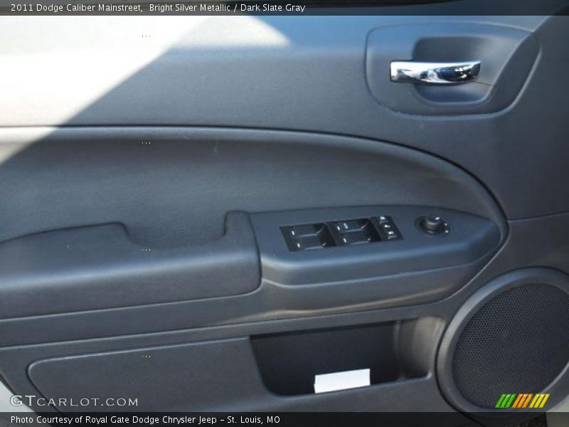 Bright Silver Metallic / Dark Slate Gray 2011 Dodge Caliber Mainstreet