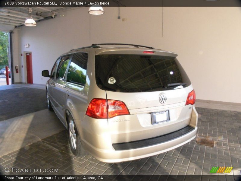 Blonde Maple / Ceylon Beige 2009 Volkswagen Routan SEL