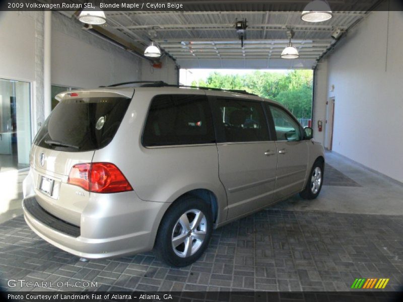 Blonde Maple / Ceylon Beige 2009 Volkswagen Routan SEL