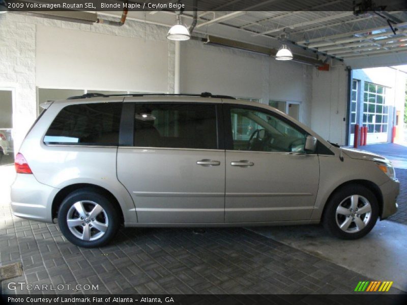 Blonde Maple / Ceylon Beige 2009 Volkswagen Routan SEL