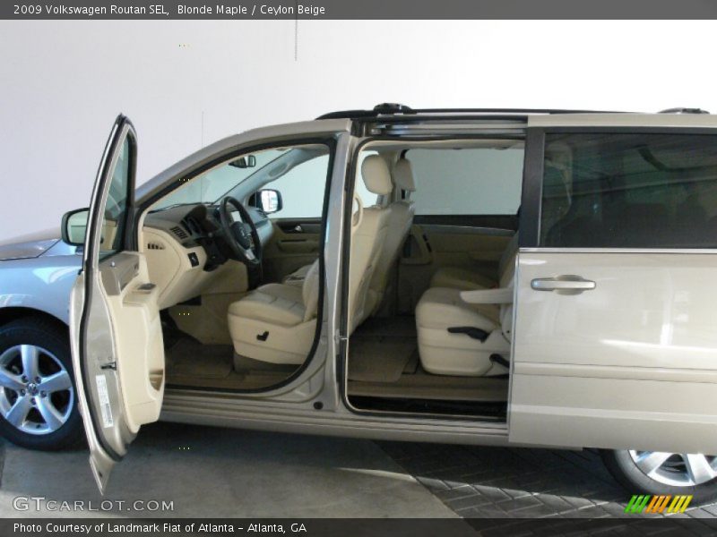Blonde Maple / Ceylon Beige 2009 Volkswagen Routan SEL