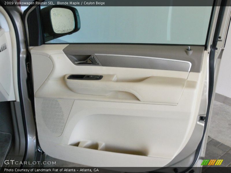 Blonde Maple / Ceylon Beige 2009 Volkswagen Routan SEL