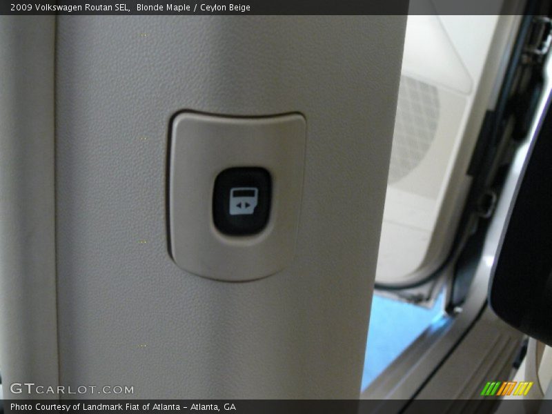 Blonde Maple / Ceylon Beige 2009 Volkswagen Routan SEL