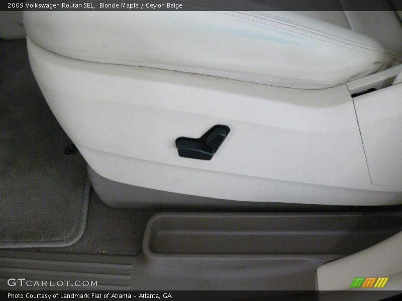 Blonde Maple / Ceylon Beige 2009 Volkswagen Routan SEL