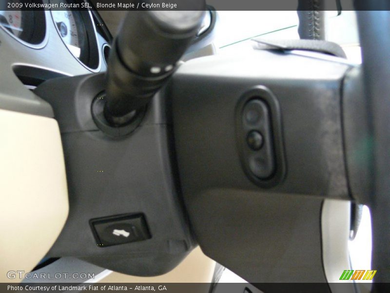 Blonde Maple / Ceylon Beige 2009 Volkswagen Routan SEL