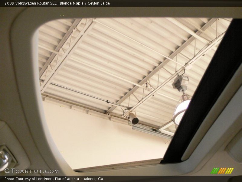 Blonde Maple / Ceylon Beige 2009 Volkswagen Routan SEL