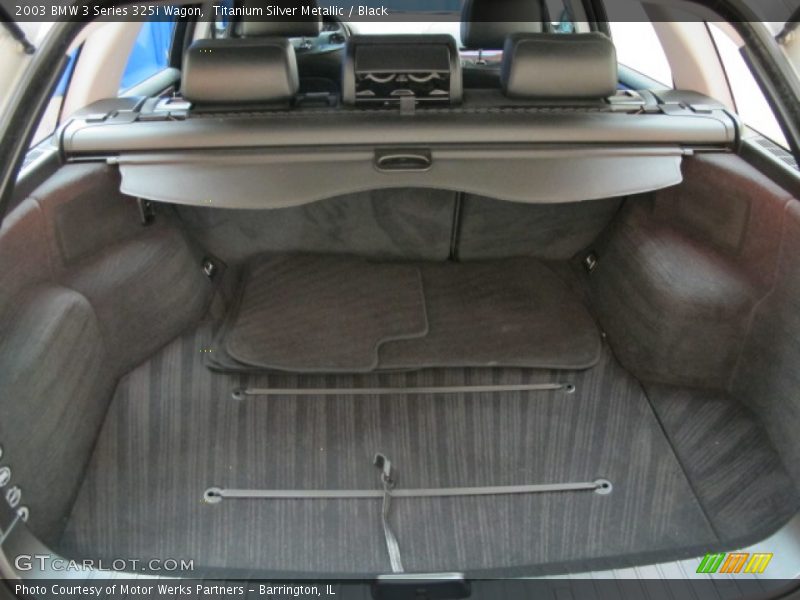  2003 3 Series 325i Wagon Trunk