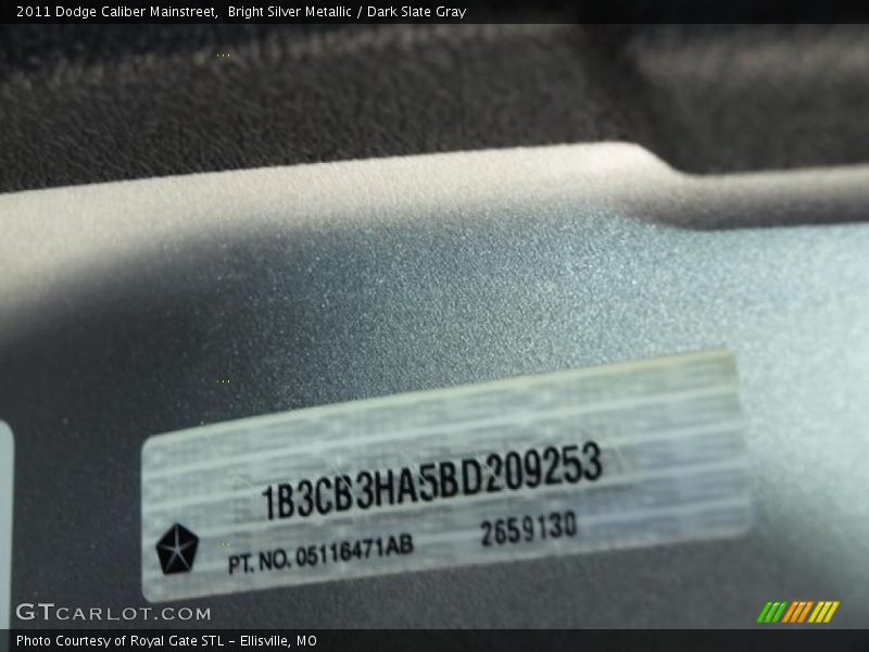 Bright Silver Metallic / Dark Slate Gray 2011 Dodge Caliber Mainstreet