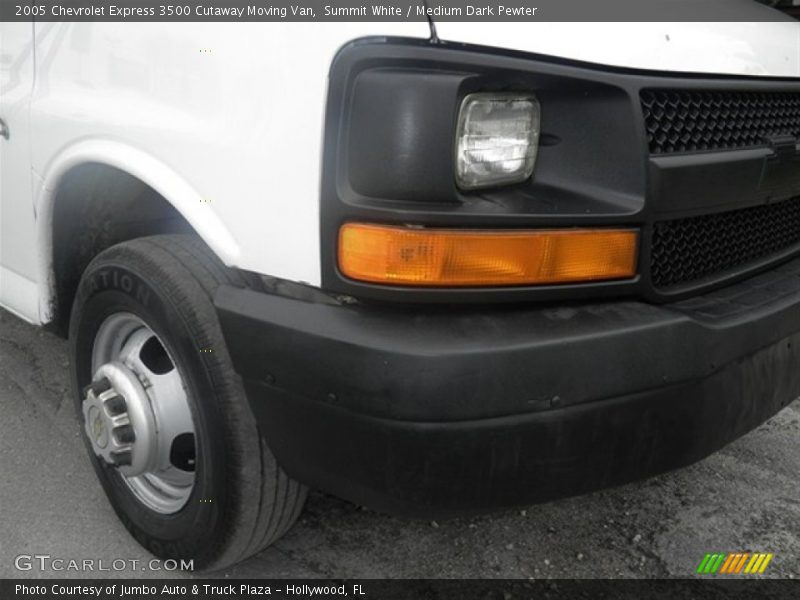 Summit White / Medium Dark Pewter 2005 Chevrolet Express 3500 Cutaway Moving Van