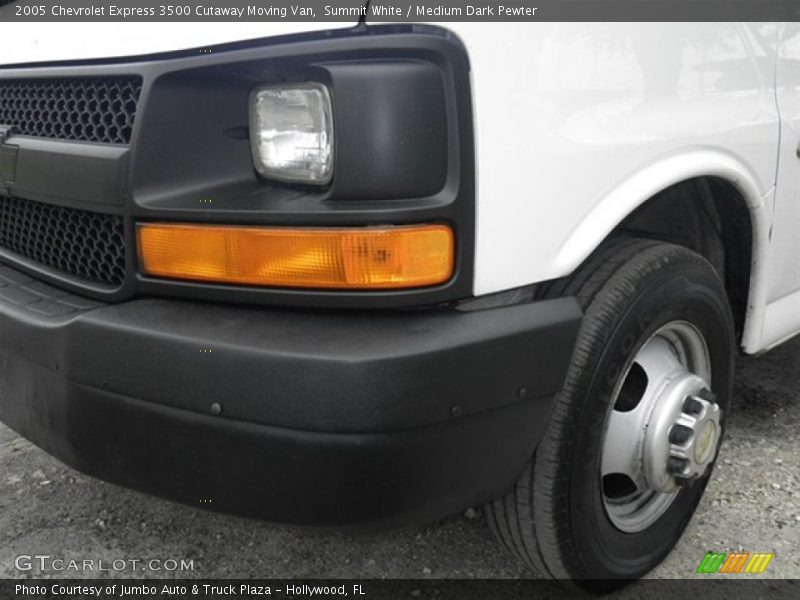Summit White / Medium Dark Pewter 2005 Chevrolet Express 3500 Cutaway Moving Van
