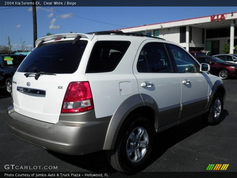 Clear White / Beige 2004 Kia Sorento EX