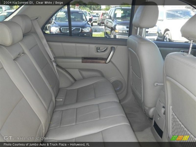 Clear White / Beige 2004 Kia Sorento EX