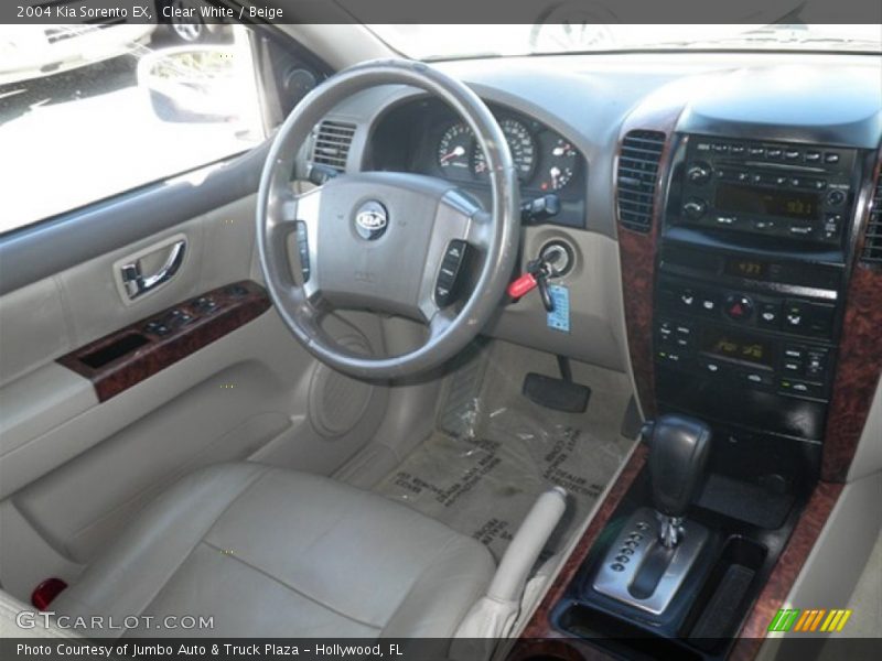 Clear White / Beige 2004 Kia Sorento EX
