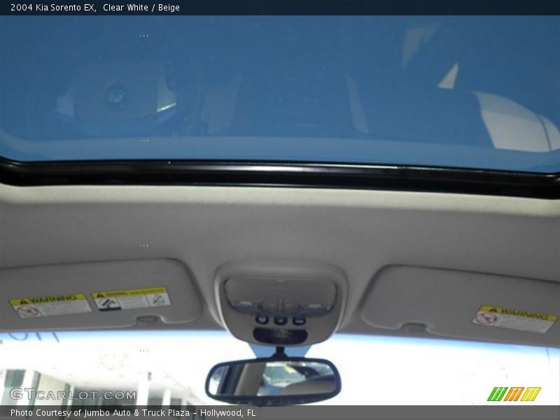 Clear White / Beige 2004 Kia Sorento EX