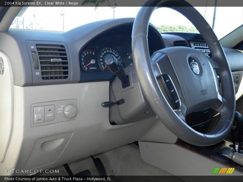 Clear White / Beige 2004 Kia Sorento EX