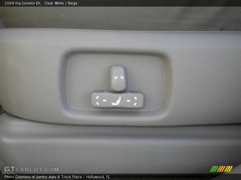 Clear White / Beige 2004 Kia Sorento EX