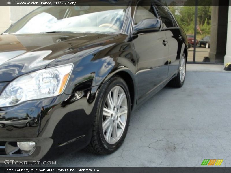Black / Ivory 2006 Toyota Avalon Limited