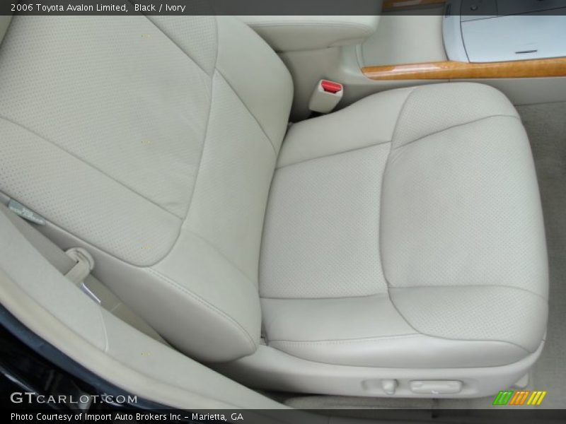 Black / Ivory 2006 Toyota Avalon Limited