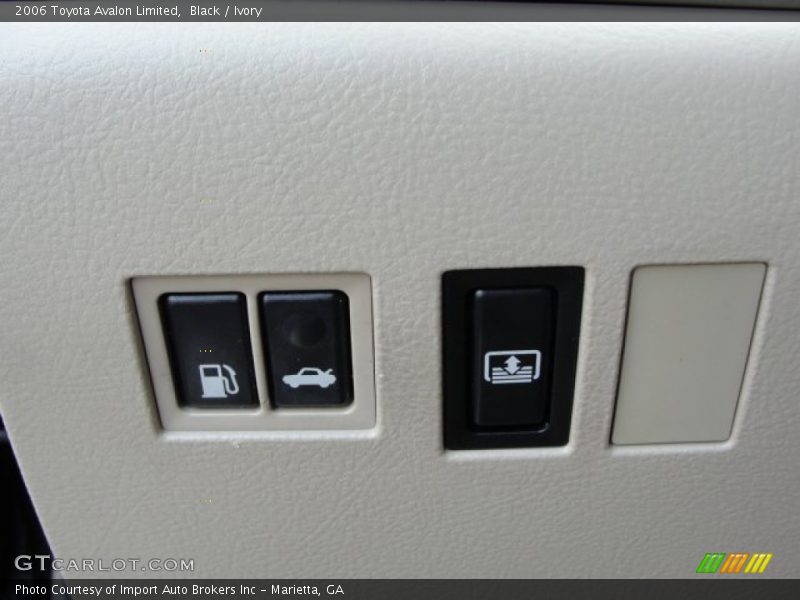 Black / Ivory 2006 Toyota Avalon Limited