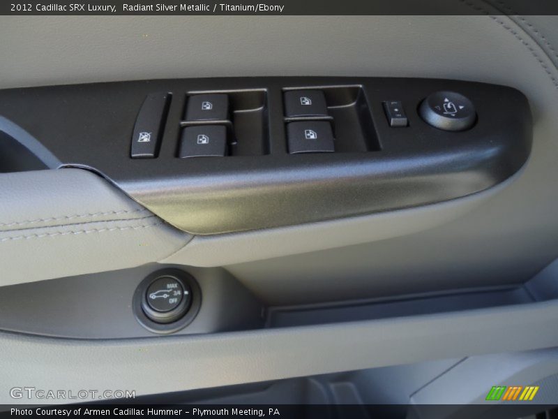 Radiant Silver Metallic / Titanium/Ebony 2012 Cadillac SRX Luxury