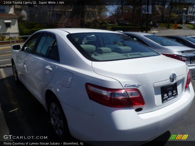 Super White / Ash 2009 Toyota Camry LE