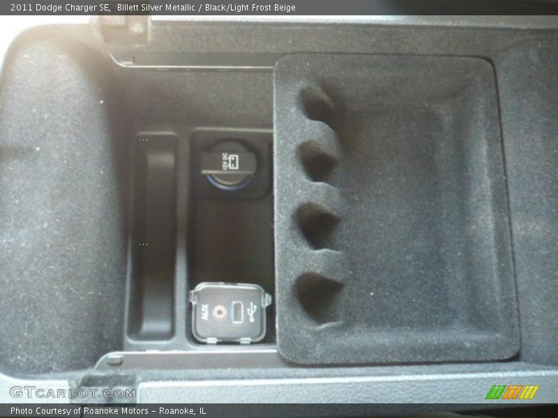 Billett Silver Metallic / Black/Light Frost Beige 2011 Dodge Charger SE